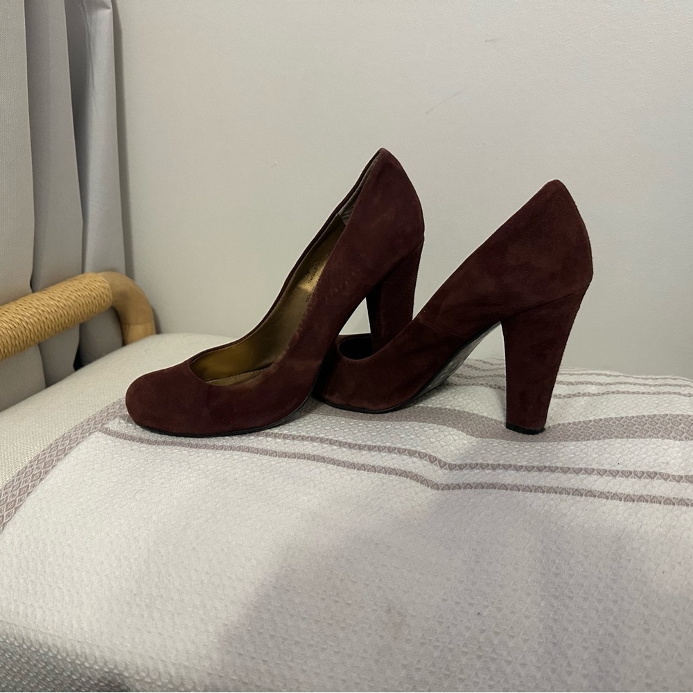 Chic Maroon Suede Heels